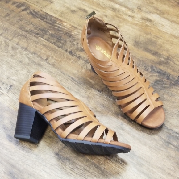 Easy Street Dreamer Sandals - Picture 2 of 3